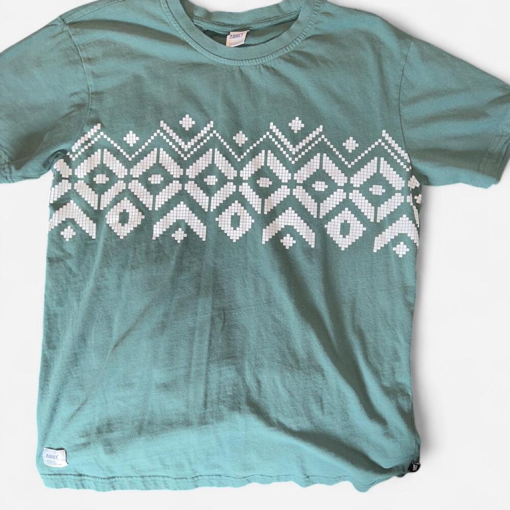 Vintage Addict - Men’s Green and white geometric pattern T-shirt with diamond an